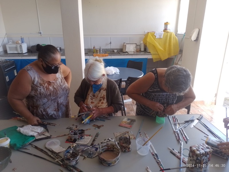 Oficina de Reciclagem com Revista
